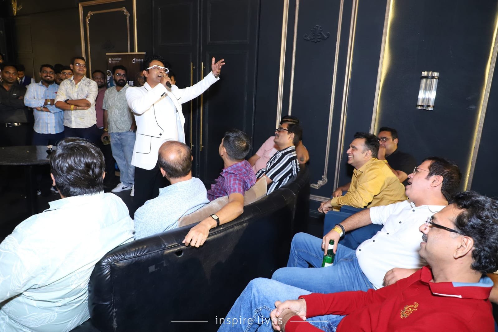 Navin Prabhakar performing live
